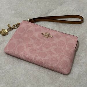 🌸🌸🌸 Coach Corner Zip Wristlet In Signature Canvas With Charms NWT